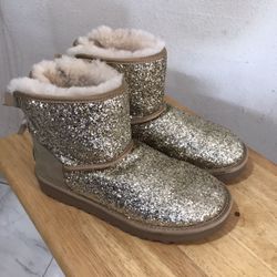 UGG BOOTS SIZE 7