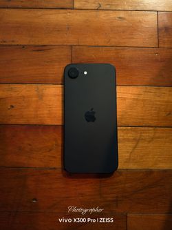 iPhone 16e 128gb Factory unlocked
