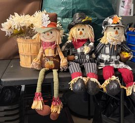 3 Scarecrows and 2 bales of Hay