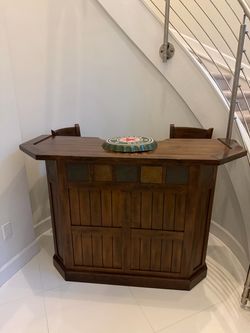 Bar with 2 stools