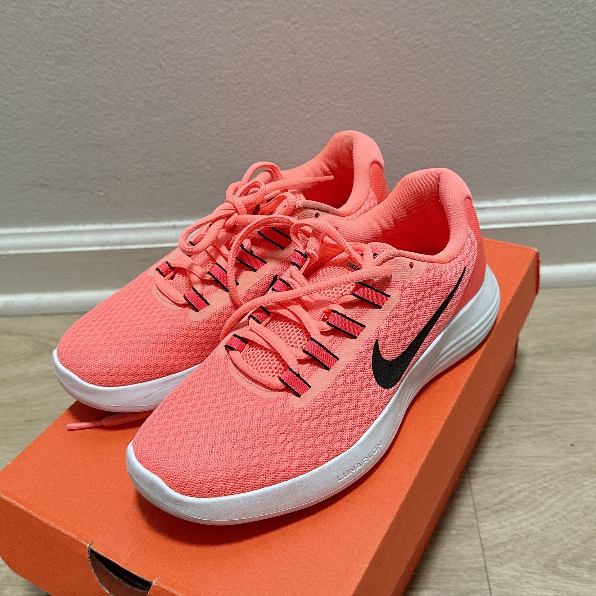 Nike LunarConverge Lava Pink size 6.5