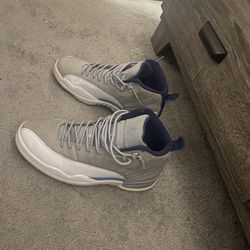 Jordan 12s Retro University Blue Size 10.5