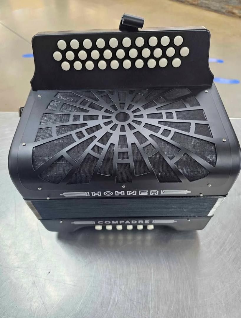 Hohner-Accordion-Compadre