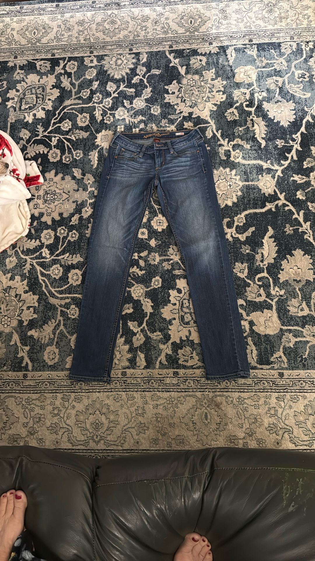 Arizona Jeans In Size 3 Skinny