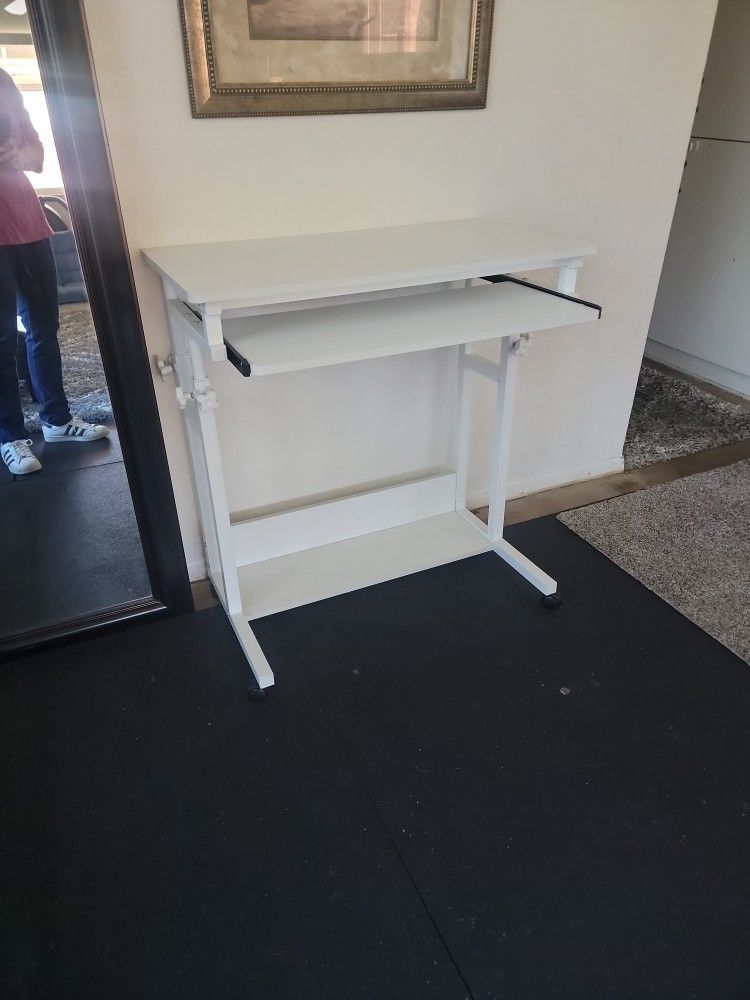 Rolling Adjustable Desk Small Computer Desk Mobile Couch Computer Table with Pull Out Keyboard Tray and Storage Shelf Sofa Table with Wheels