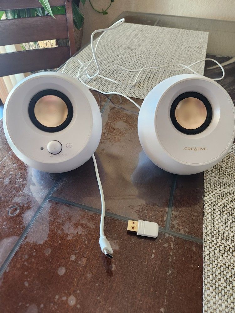 Creative Pebble v3 Speakers w/ Adapter