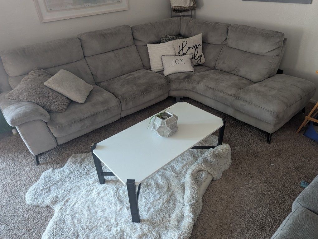 Electric Reclining Couch USB Charging Ports