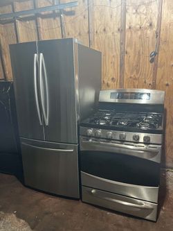 Refrijerador Samsung 3  Puertas 30 Pulgadas De Ancho Y Estufa General  Electric De Gas 5 Quemadores 