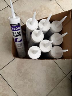 Roberts High-Performance Base Bond Wall Base Adhesive – 30 oz (887 mL)