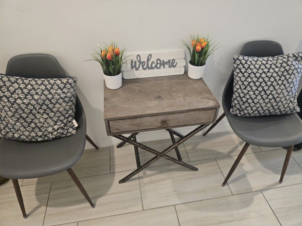 Cute Table And Chairs 