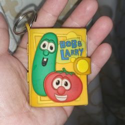 Big Idea's VeggieTales Bob and Larry Veggie Pals Keychain Photo Album  1999
