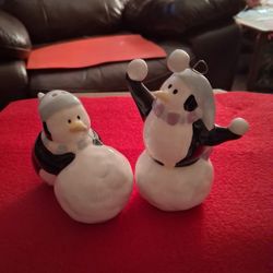 VINTAGE CERAMIC HOLIDAY PENGUIN SALT & PEPPER 