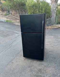 Big 21 cubic General Electric refrigerator fridge with freezer I offer delivery