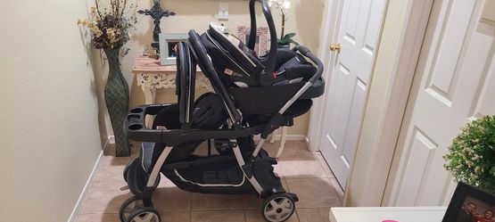 Graco Double Stroller And Car Seat for Sale in Palmdale, CA - OfferUp