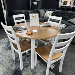 Dining Table Set.  🚚WE DELIVER🚚