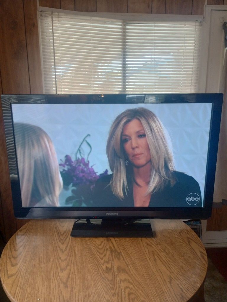 Panasonic Viera Plasma TV TC-P42S30 42 INCH