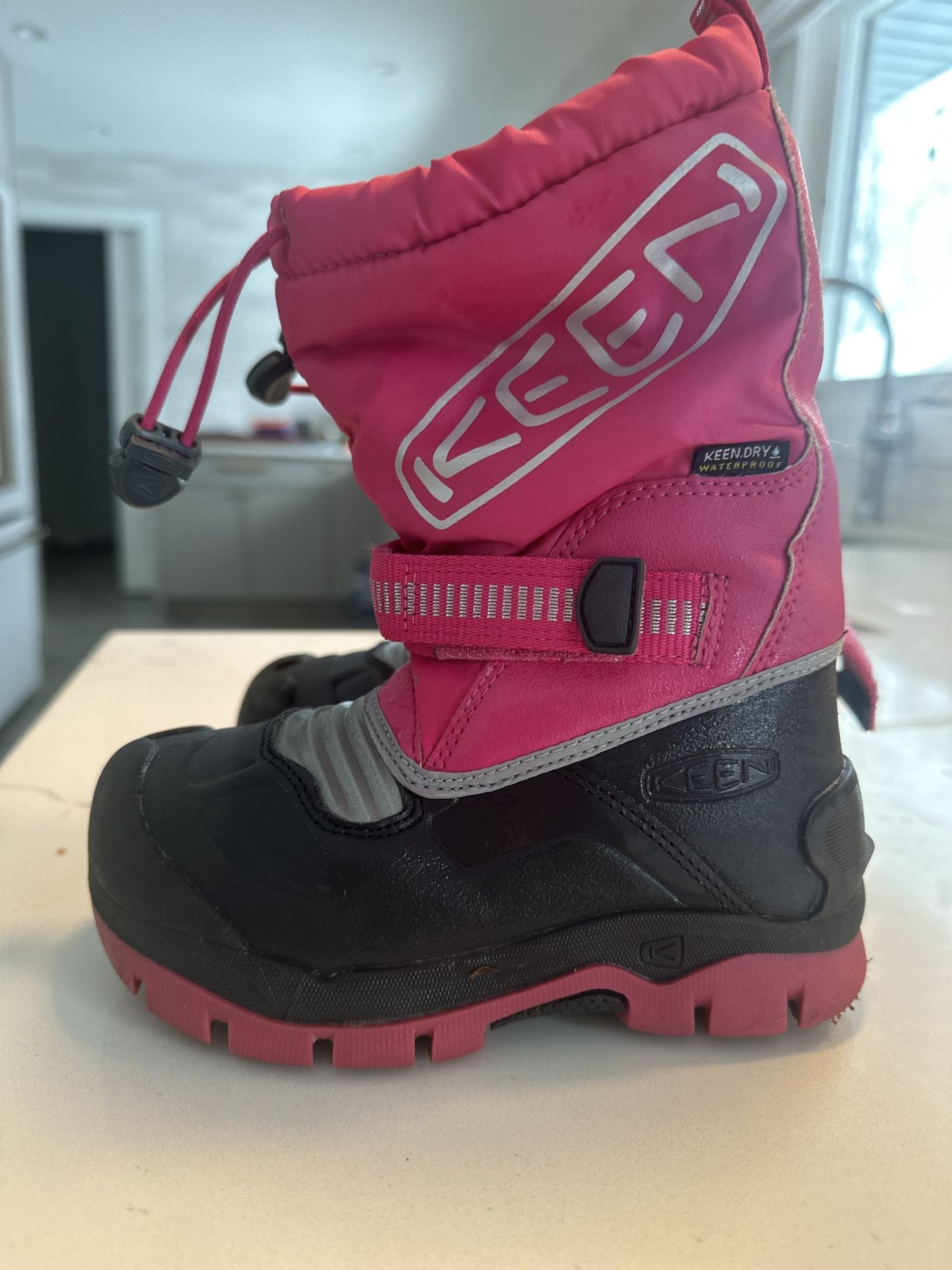 Snow Boots Keen Very Warm Size 9