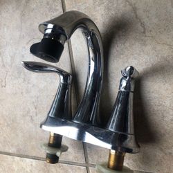 Moen Toilet Bathroom Hot/Cold Brass Chrome Faucet Assembly