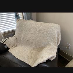 Bench +1 Blanket+all Pillows