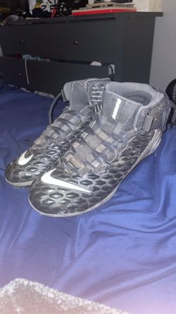 football cleats size 10.5