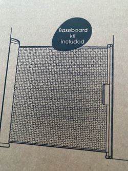 Retractable walkthrough gate