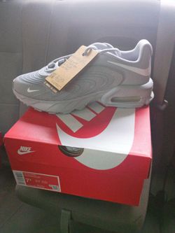 Men's size 7.5-NIKE Airmax Fire
