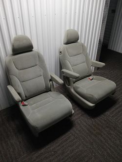 Bucket Ceats Chevy Have Tracks On Them