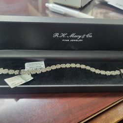 4ct Bracelet For Sale