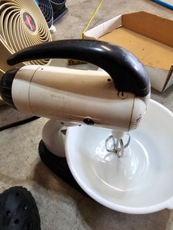 Sunbeam mixer juicer belong to great-grandmother complete juicer and mixer milk glass bowls excellent condition belong to great grandmother