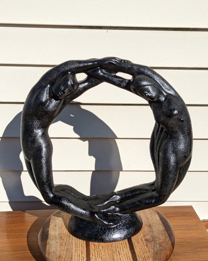 Haeger Eternity Circle Of Love Statue 