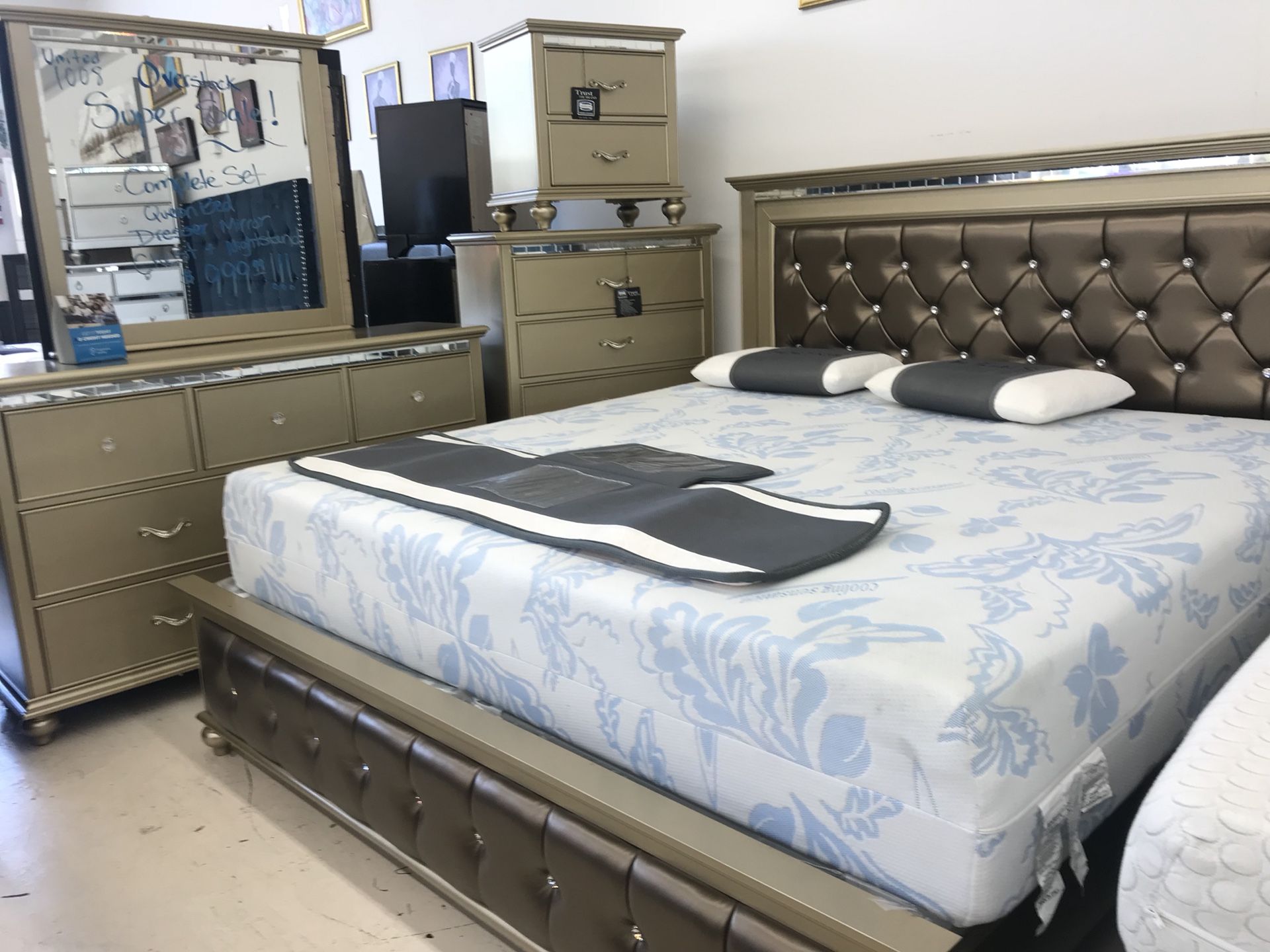 QUEEN BEDROOM SET ON SALE