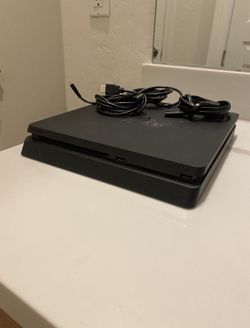 PS4 Slim 