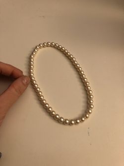Pearl necklace, choker