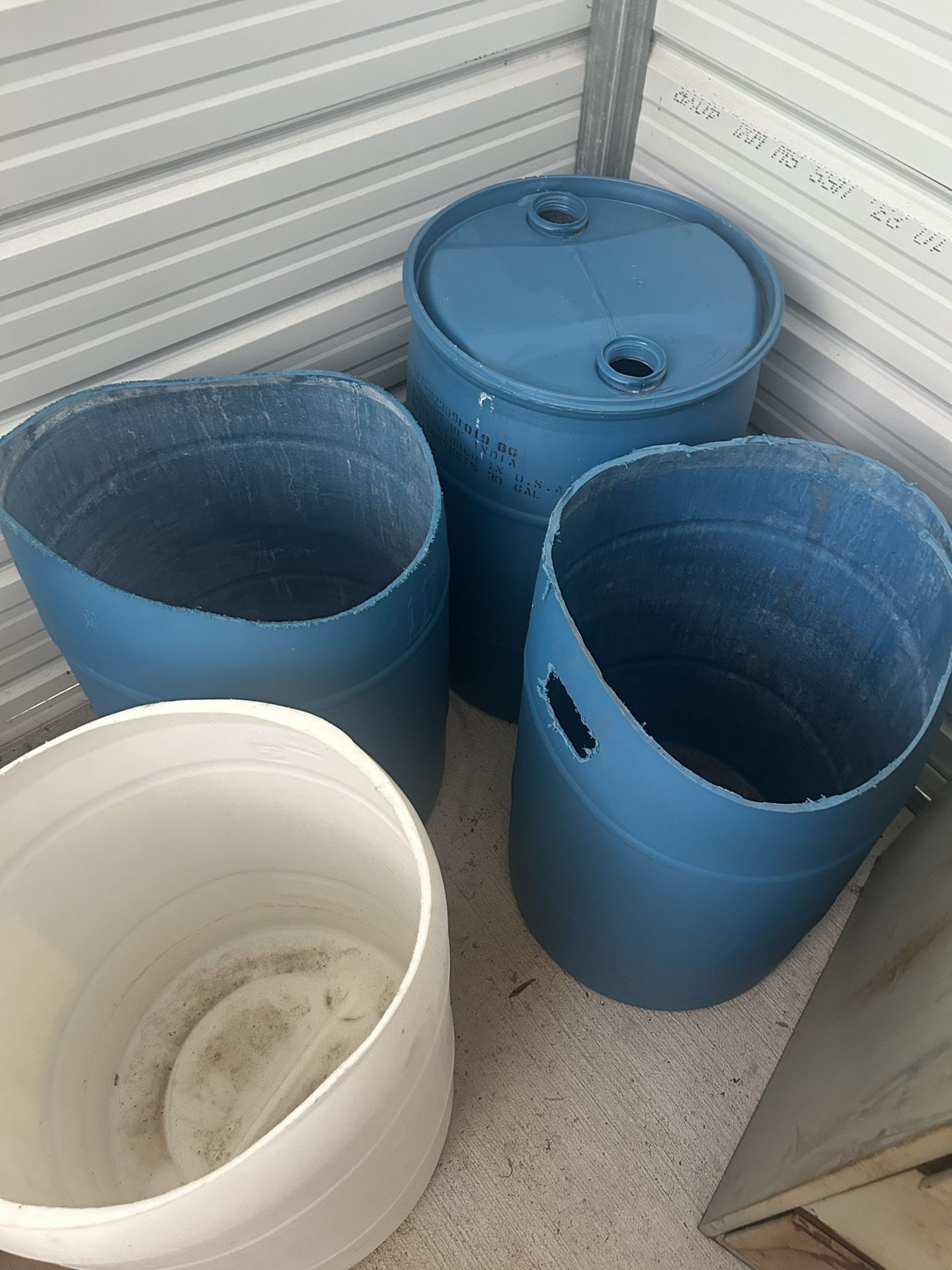 30 Gallon Plastic Drums / Read Below ⬇️