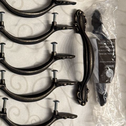 33 Cabinet Pulls/Handles