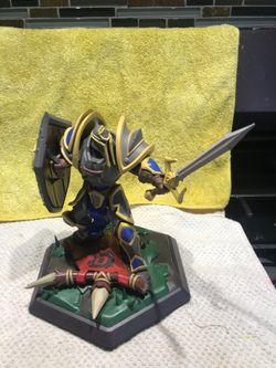 Blizzcon statue video Gaming Legends Collectable like new