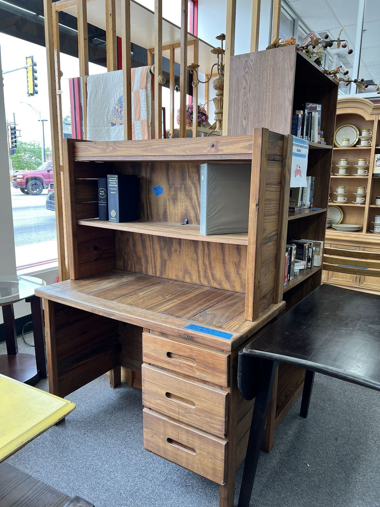 This End Up Desk and Hutch