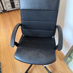 Black office chair