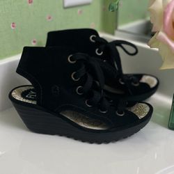 FLY LONDON SANDALS SZ 38
