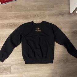 Black vintage arcteryx emblem size L