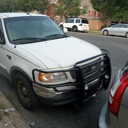 Ford f _150 lariat triton v8