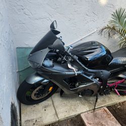 For Sale R6S 2008. $4,500