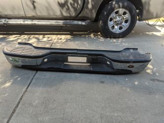 $89.00 DEFENSA DE SUBURBAN USED SUBURBAN BUMPER FOR SALE