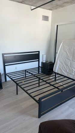 Black Metal Platform Bed Frame Queen