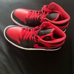Jordan 1 Mid Alternate Bred