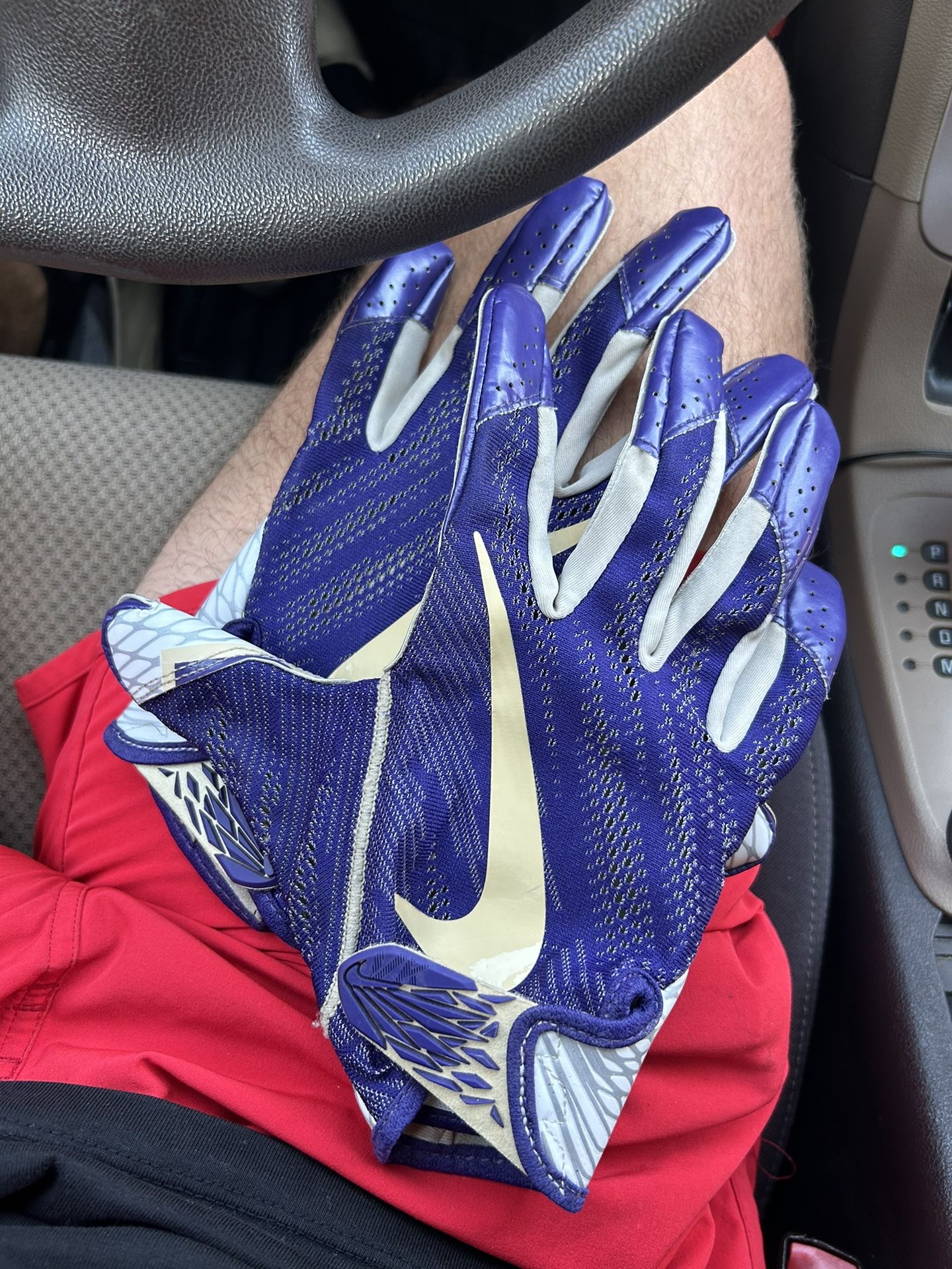 College Washington huskies football Gloves