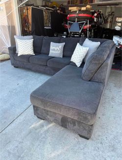 Beautiful gray Ashley’s sectional couch !!