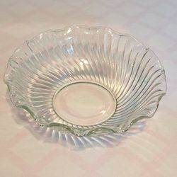 Vintage Serving Bowl W/ Scalloped Edge  Clear Glass Beautiful 😍
