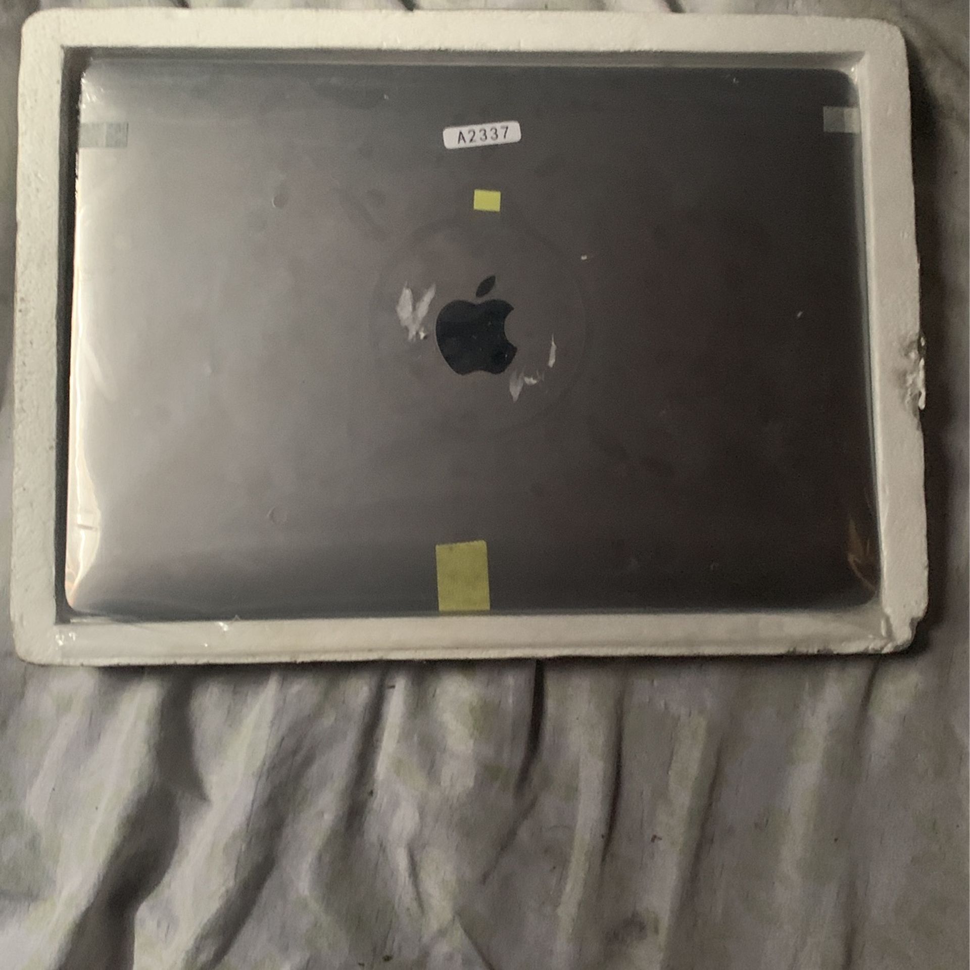 Apple Laptop 