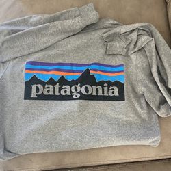 patagonia long sleeve SMALL 